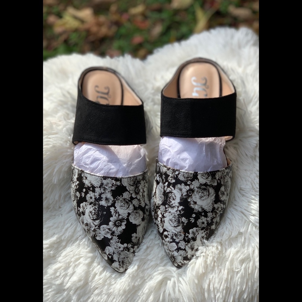 Journee Collection Dayton Black Floral Pointed Toe Mule Flats Size 7.5